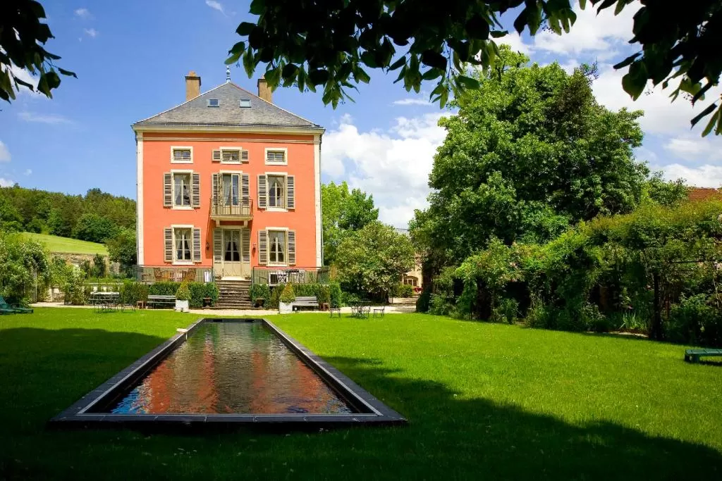 Château de Courban and Spa Nuxe vu de son parc