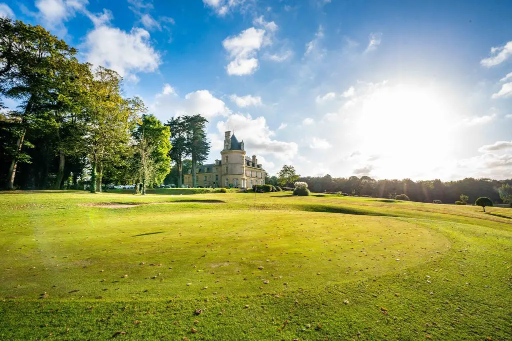 Le Château de Boisgelin vu de son parc