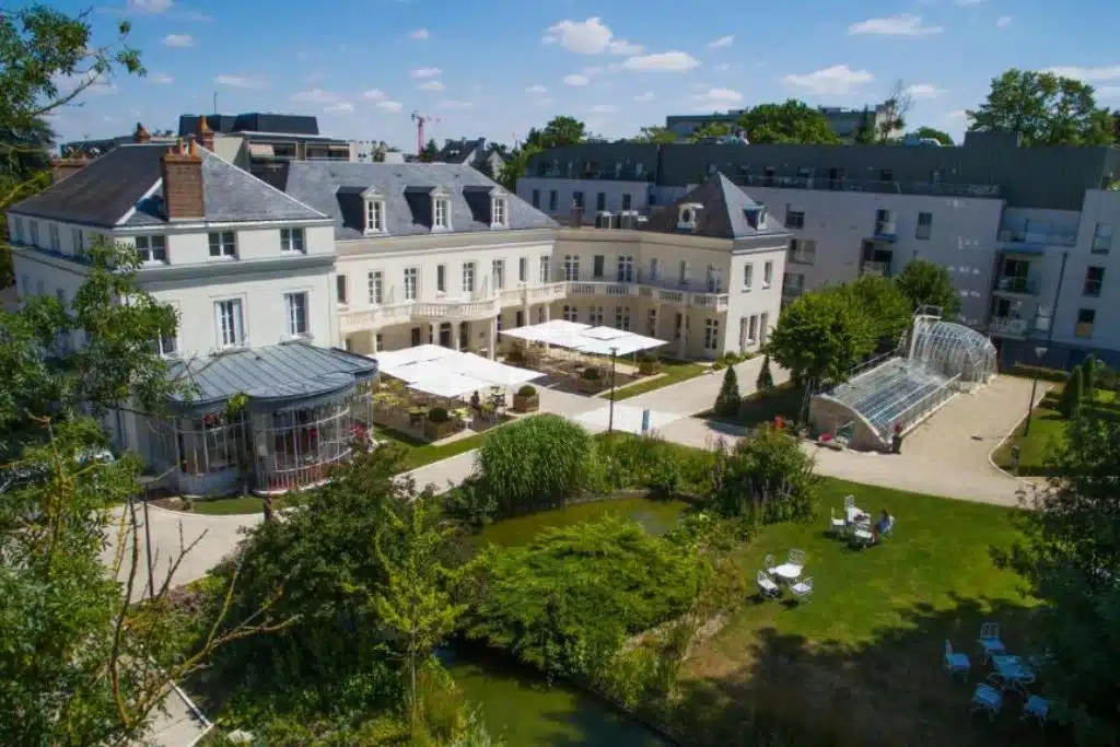 Vue aérienne du Château Belmont Tours