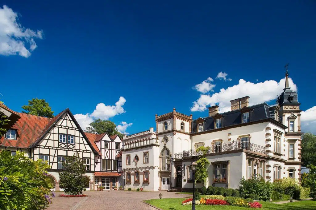 Cour d'honneur du Château de l’Ile & SPA à Ostwald dans le Bas Rhin 67