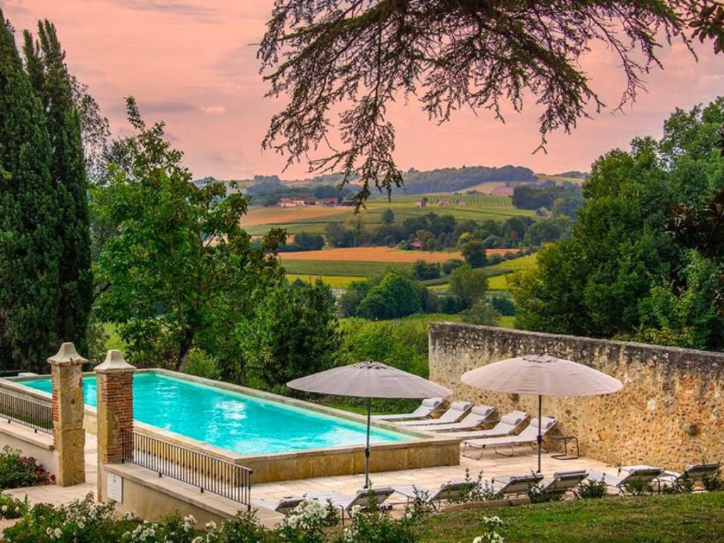 Vue du monastère de Saint-Mont, hôtel Château en Occitanie