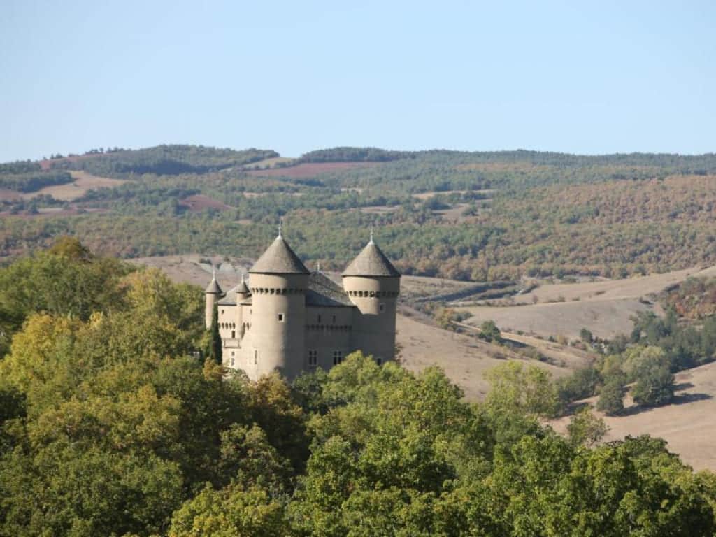 Le Château de Lugagnac domine la commune de la Rivière-sur-Tarn
