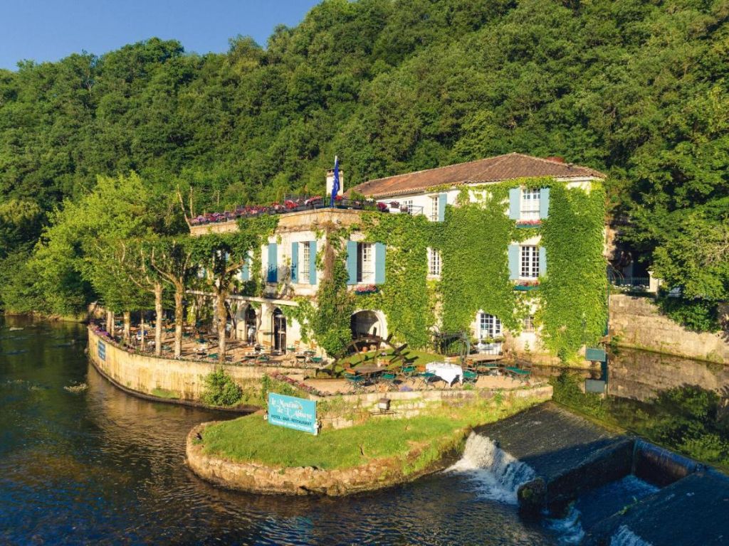 Le Moulin de l'Abbaye et la rivière Dronne