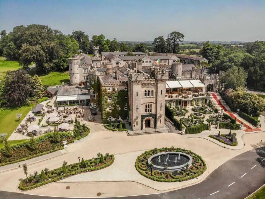 Vue aérienne du Cabra Castle Hotel et de ses jardins