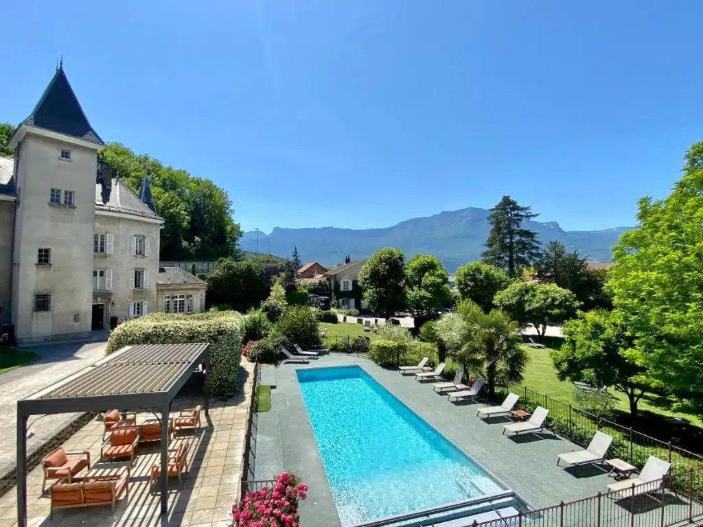 Le Château & Spa De La Commanderie et sa piscine