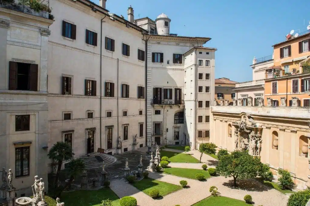 Les jardins dans le centre historique de Rome de l'Hotel Vilòn