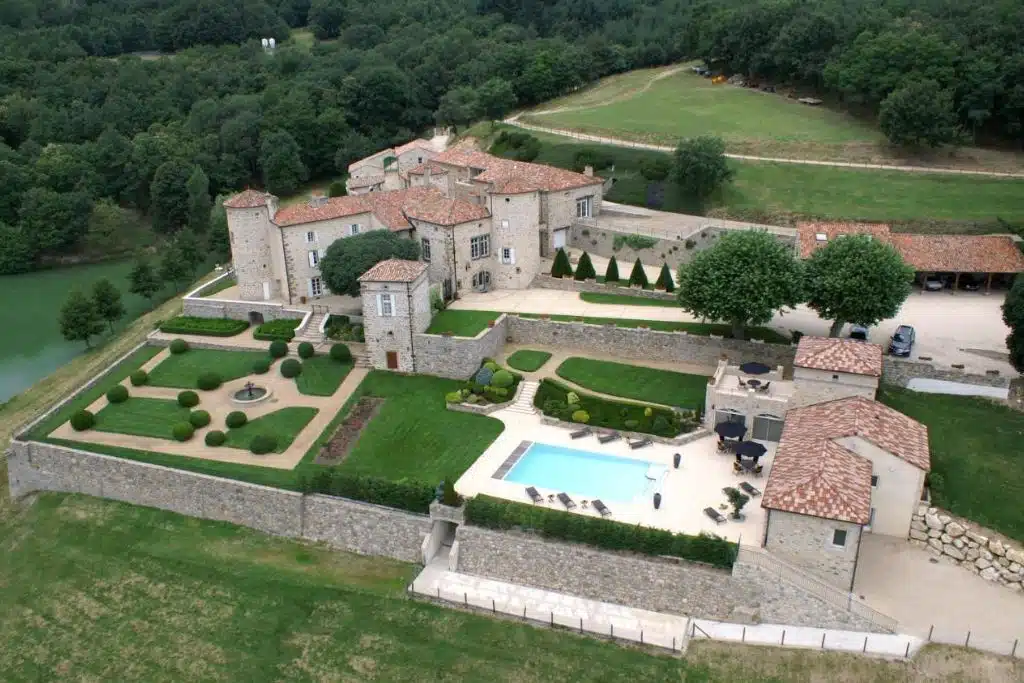 Vue aérienne du château de Cachard