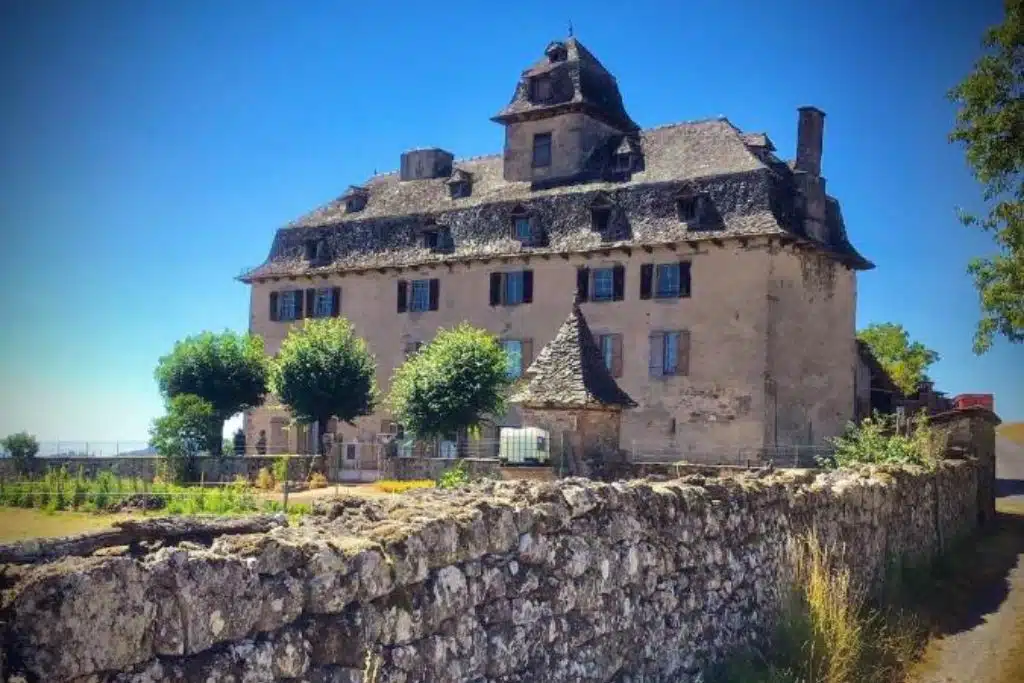 Vue du château de Cours