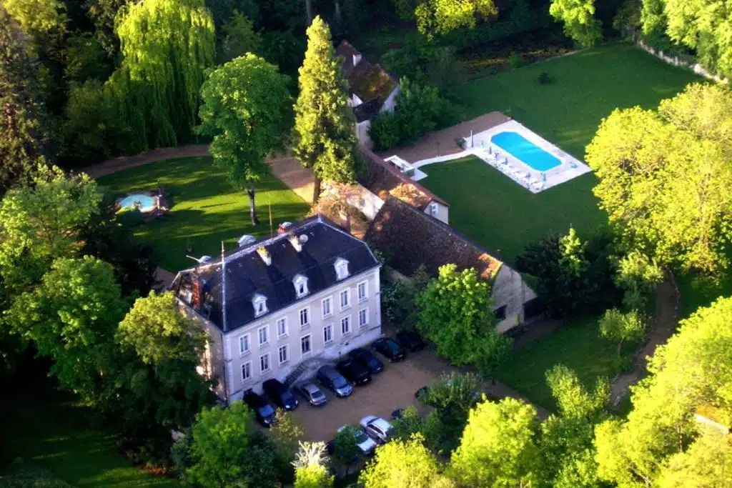 Vue de dessus du château de Challanges